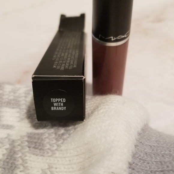 MAC retro matte liquid lipcolor topped with Brandy - Picture 2 of 5